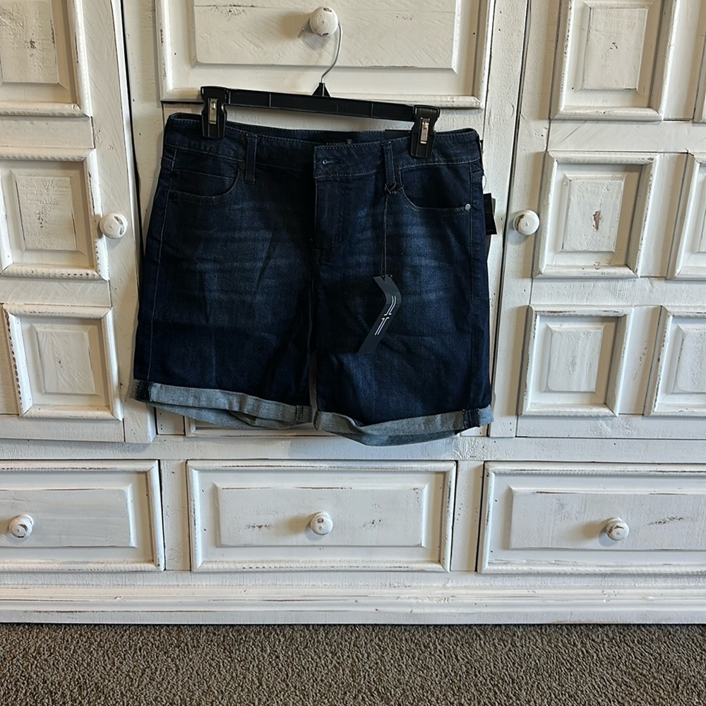 dark wash bermuda short